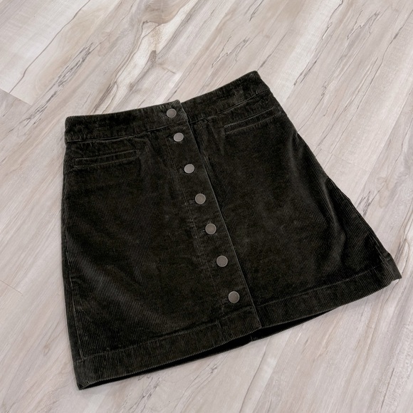 Aritzia Wilfred Free Karmen Green Mini Skirt size 4 - Picture 2 of 7